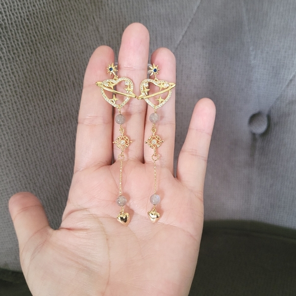 La Meno Saturn🪐 Heart❤ Cascading Earrings - Picture 3 of 16